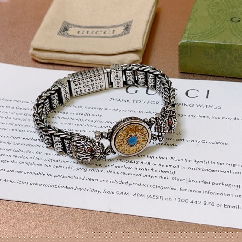 G*u*i bracelets